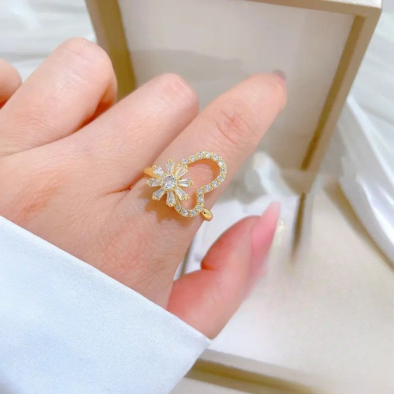 18k Floral Heart Ring