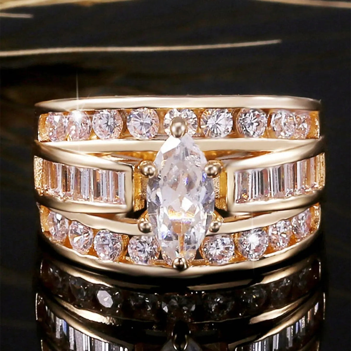 18k Elegant Marquise Ring