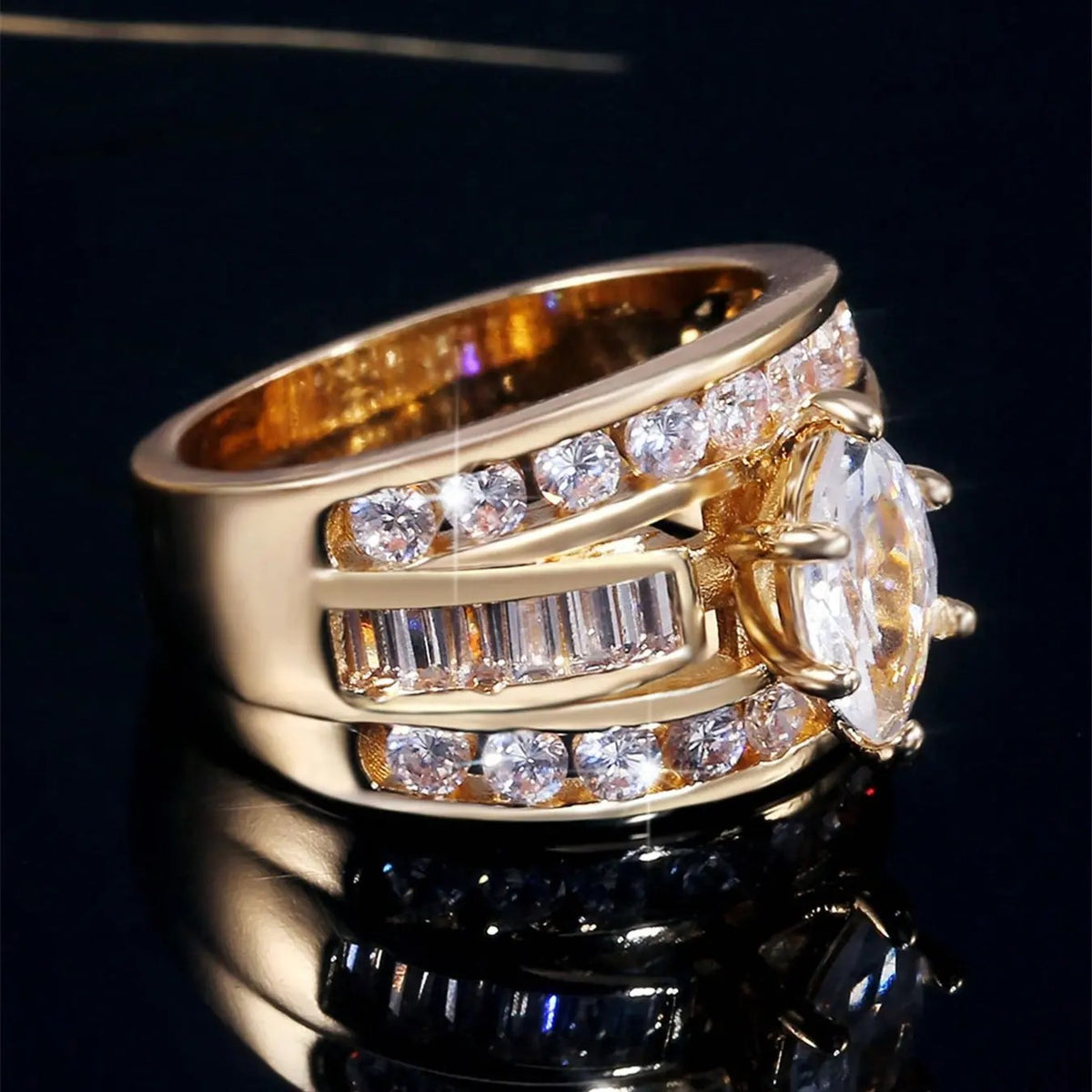 18k Elegant Marquise Ring
